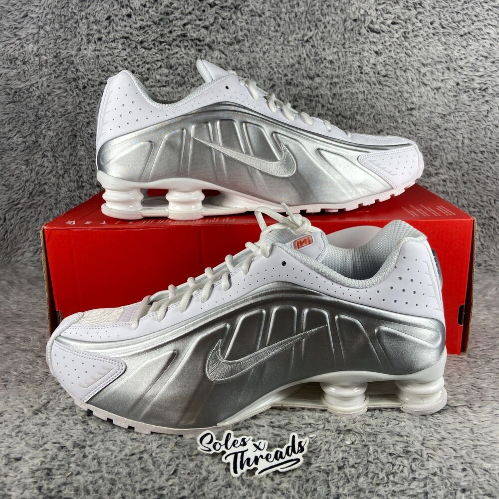 Nike Shox R4 Men Size 13 White Metallic Silver HQ1988-101